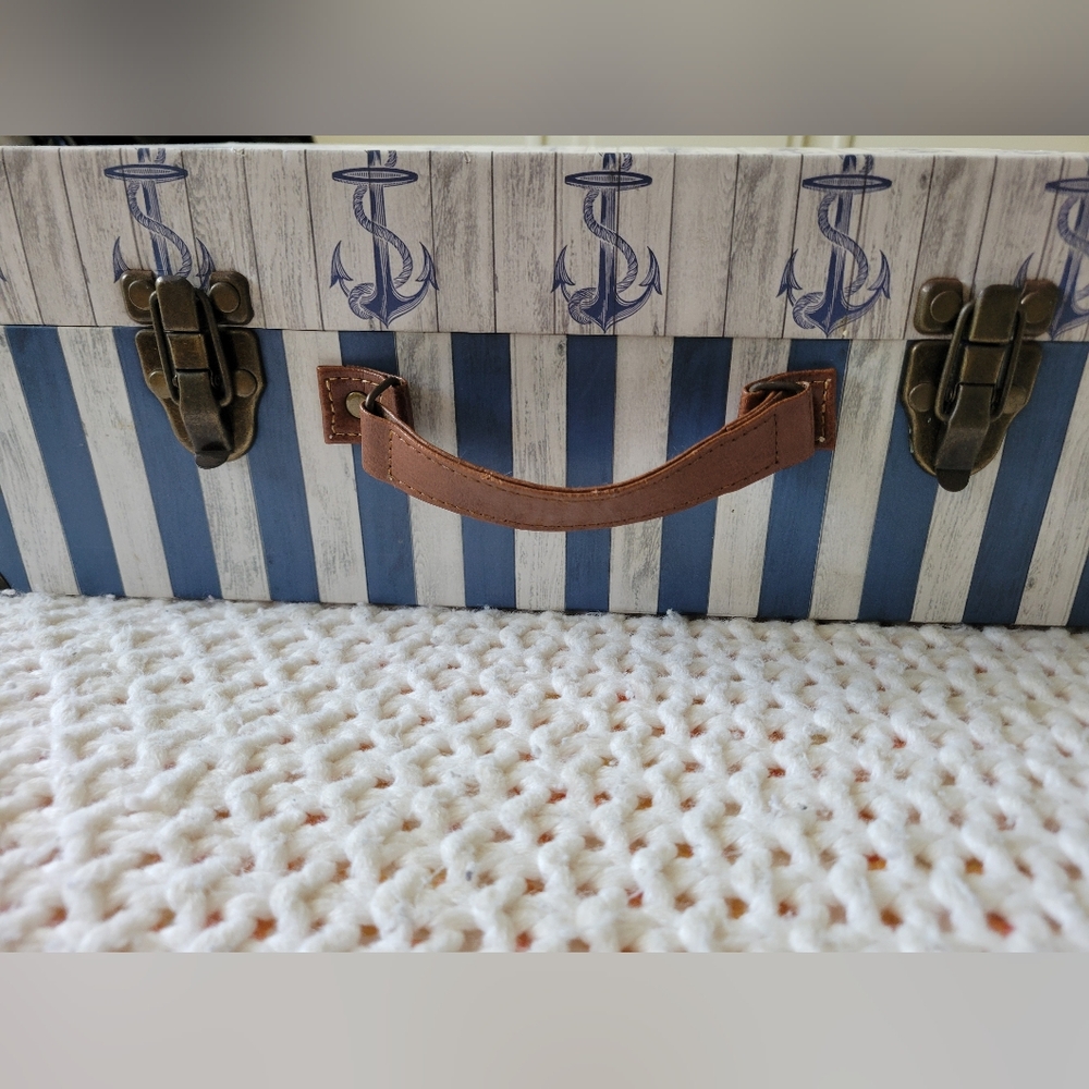 ⚓️Tommy Bahama Decorative Chest - Picture 4 of 8